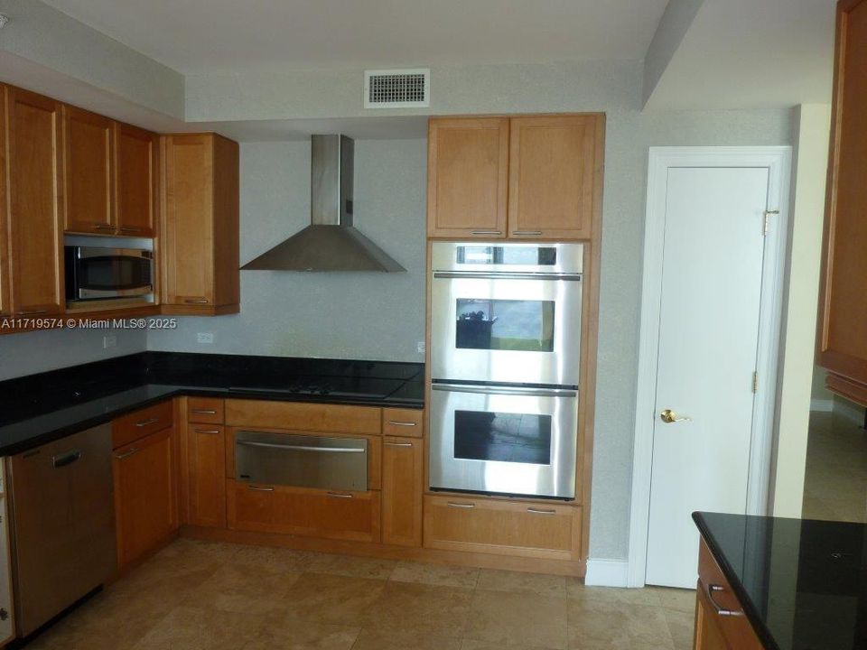 For Rent: $9,900 (3 beds, 3 baths, 3274 Square Feet)