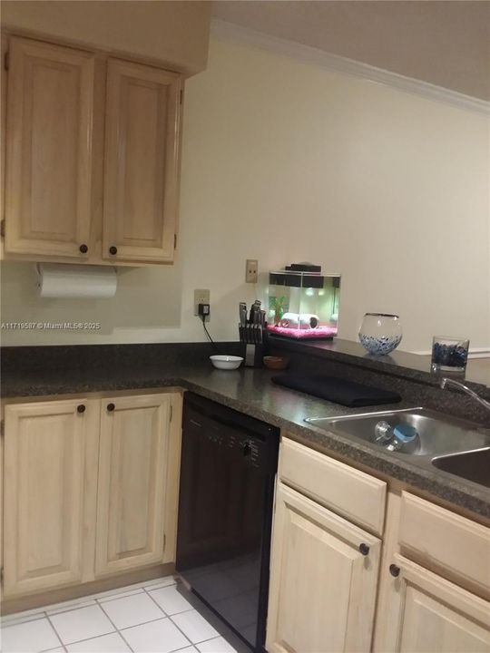 For Rent: $2,050 (1 beds, 1 baths, 620 Square Feet)