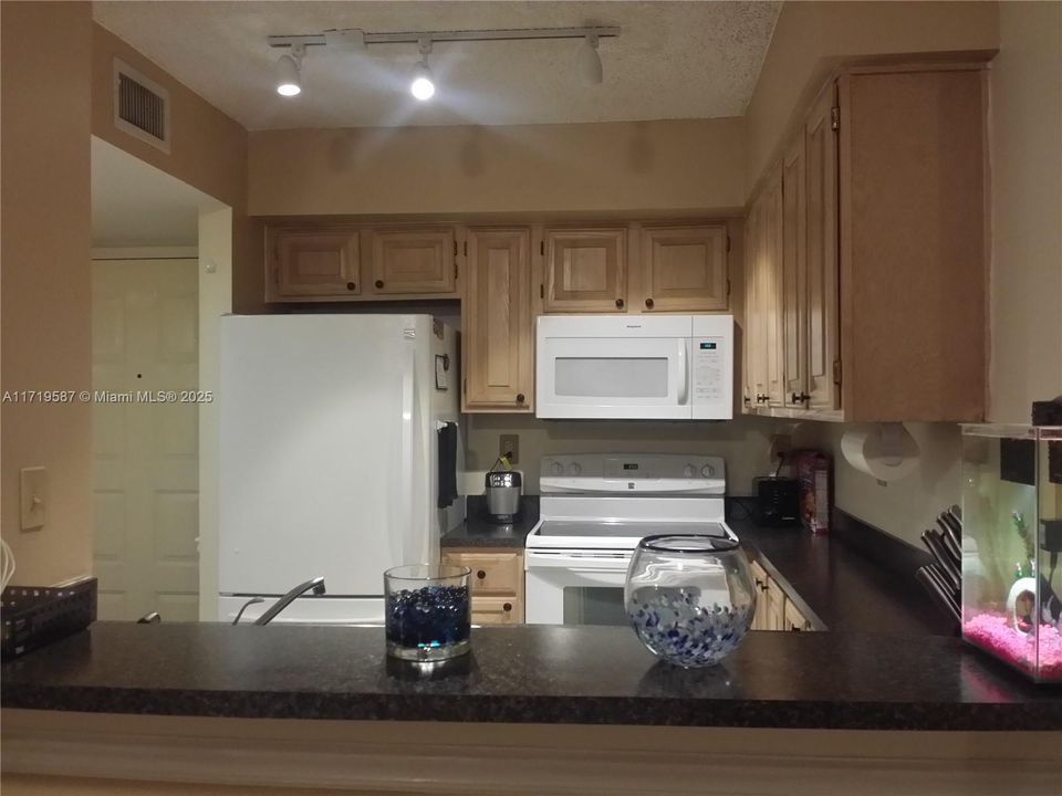 For Rent: $2,050 (1 beds, 1 baths, 620 Square Feet)