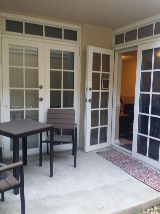 For Rent: $2,050 (1 beds, 1 baths, 620 Square Feet)