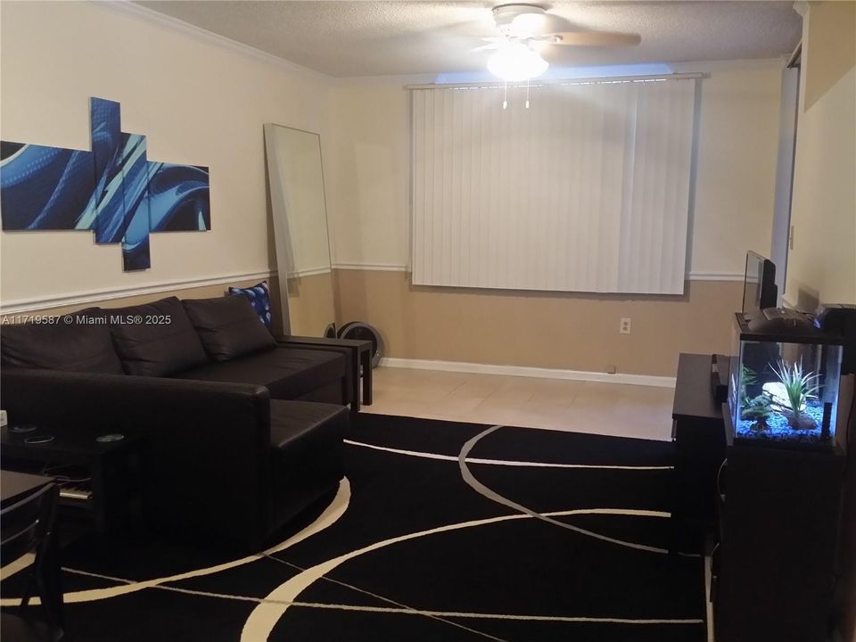 For Rent: $2,050 (1 beds, 1 baths, 620 Square Feet)