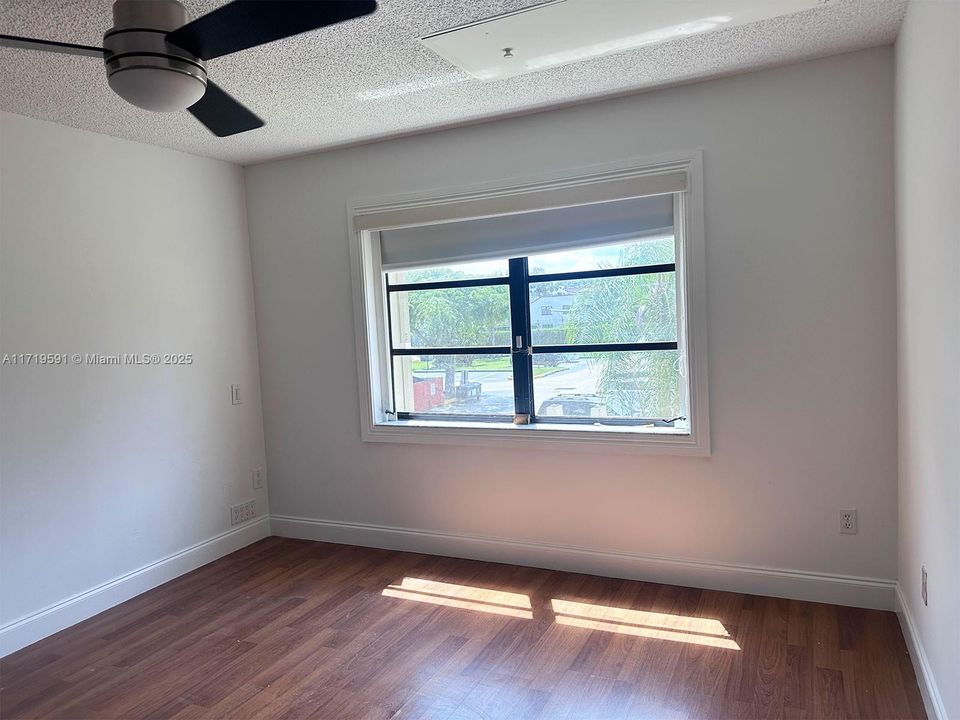 For Sale: $242,000 (1 beds, 1 baths, 765 Square Feet)