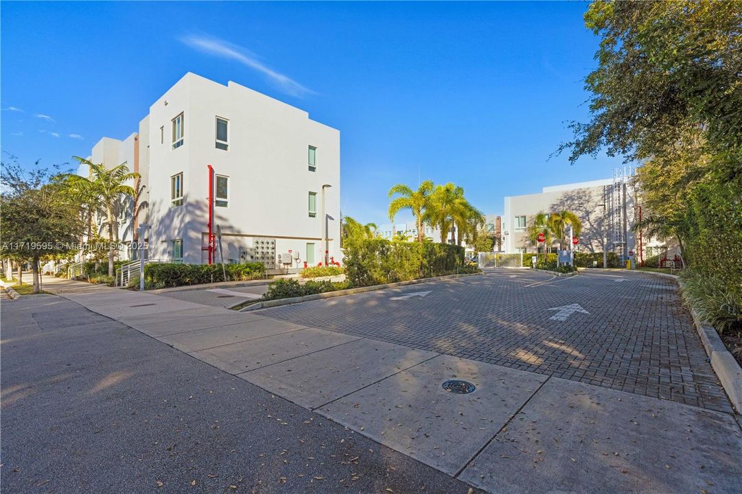 For Sale: $550,000 (3 beds, 2 baths, 1321 Square Feet)