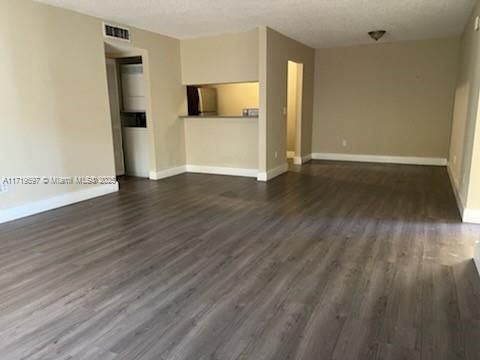 For Sale: $295,000 (2 beds, 2 baths, 1055 Square Feet)