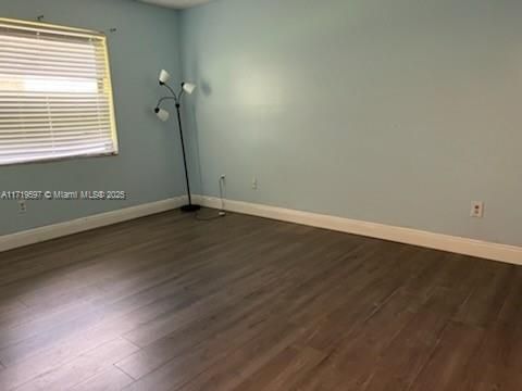 For Sale: $295,000 (2 beds, 2 baths, 1055 Square Feet)