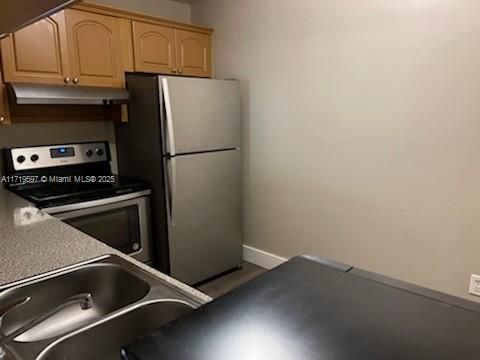 For Sale: $295,000 (2 beds, 2 baths, 1055 Square Feet)