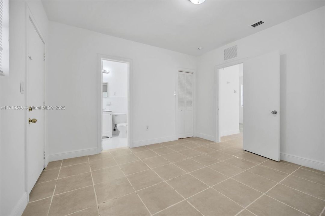 For Rent: $2,700 (2 beds, 2 baths, 750 Square Feet)