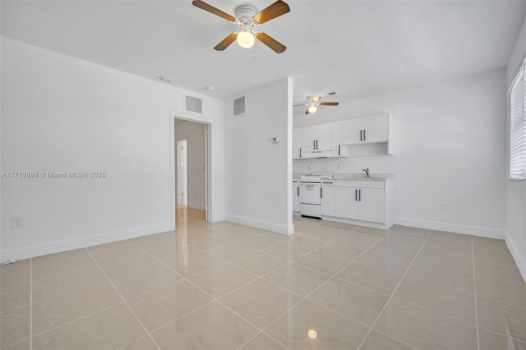 For Rent: $2,700 (2 beds, 2 baths, 750 Square Feet)