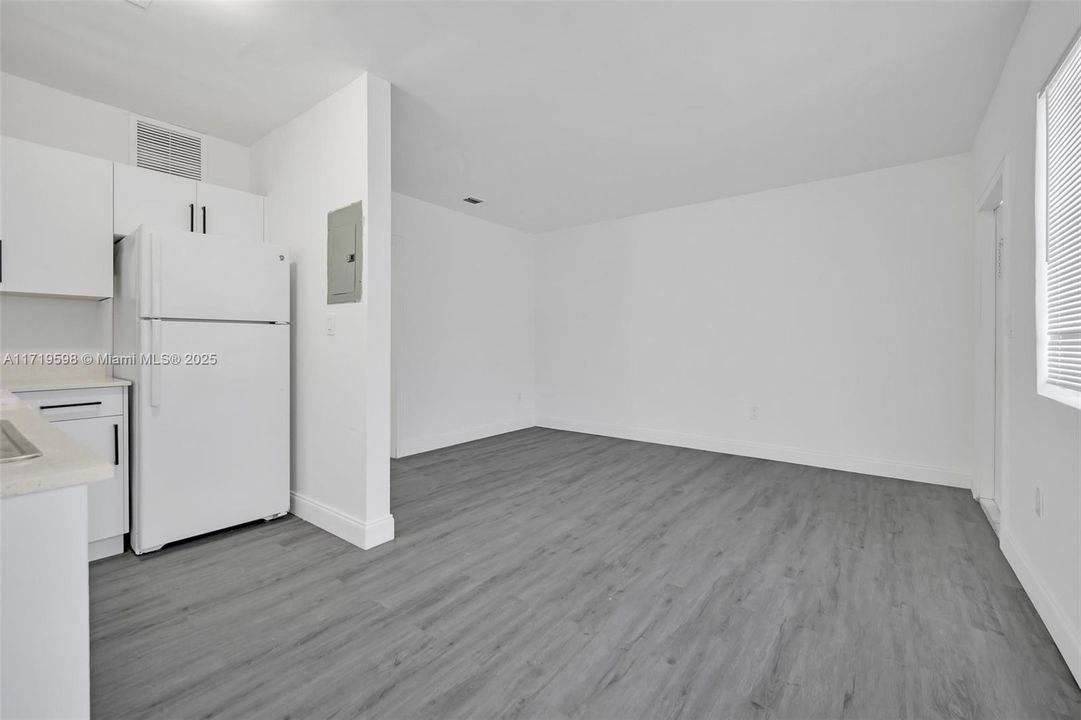 For Rent: $2,700 (2 beds, 2 baths, 750 Square Feet)