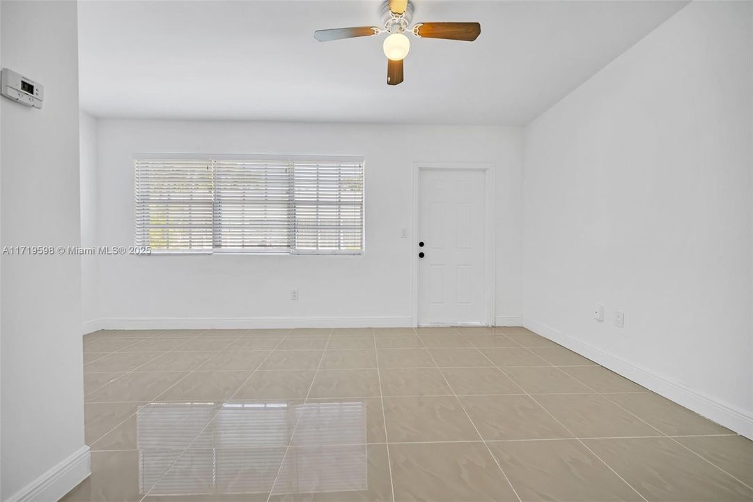 For Rent: $2,700 (2 beds, 2 baths, 750 Square Feet)