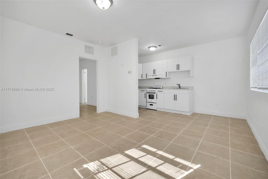 For Rent: $2,700 (2 beds, 2 baths, 750 Square Feet)