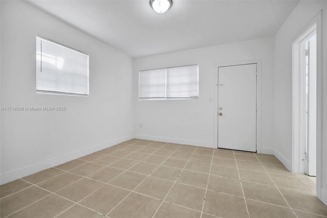 For Rent: $2,700 (2 beds, 2 baths, 750 Square Feet)