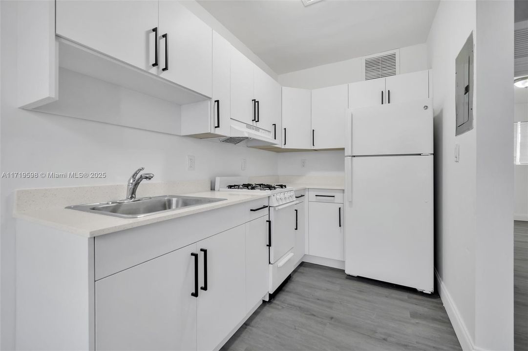 For Rent: $2,700 (2 beds, 2 baths, 750 Square Feet)