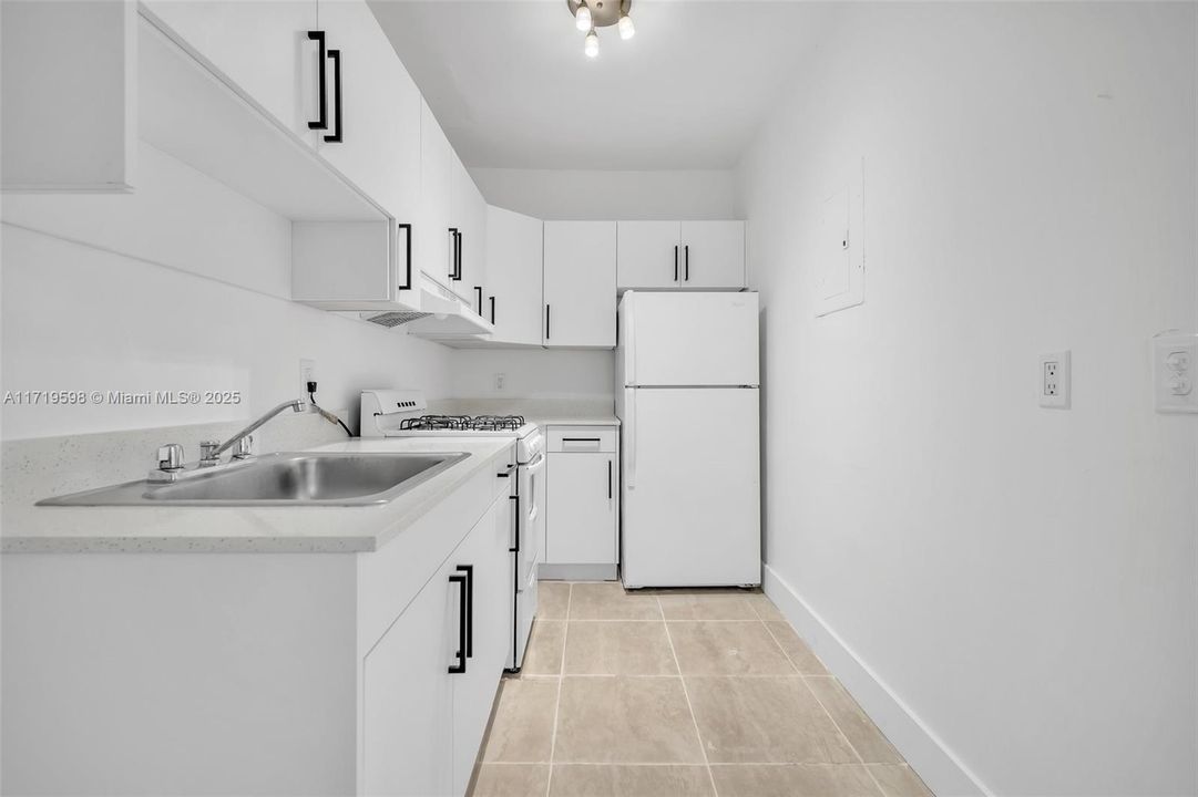 For Rent: $2,700 (2 beds, 2 baths, 750 Square Feet)