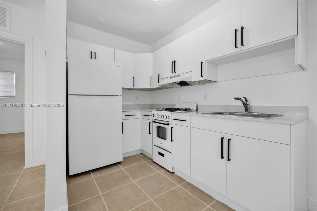 For Rent: $2,700 (2 beds, 2 baths, 750 Square Feet)