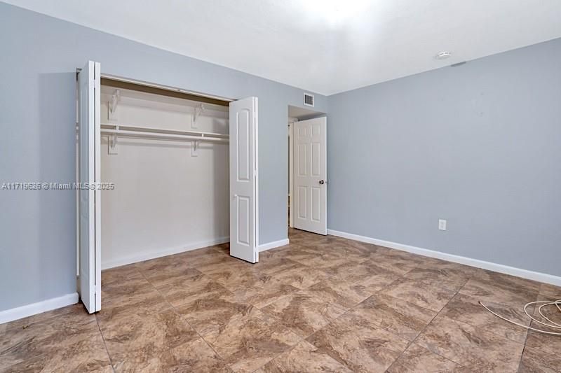 For Sale: $150,000 (1 beds, 1 baths, 714 Square Feet)