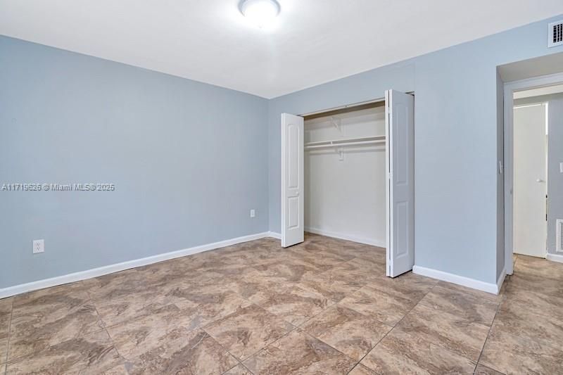 For Sale: $150,000 (1 beds, 1 baths, 714 Square Feet)