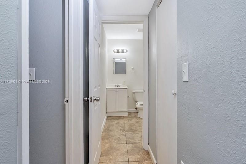 For Sale: $150,000 (1 beds, 1 baths, 714 Square Feet)
