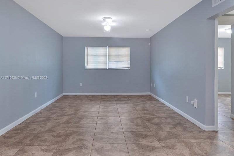 For Sale: $150,000 (1 beds, 1 baths, 714 Square Feet)