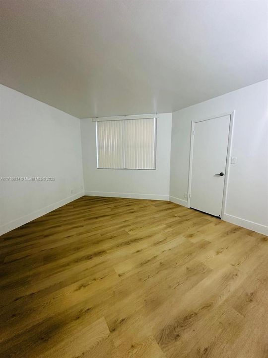 For Rent: $2,200 (2 beds, 2 baths, 890 Square Feet)