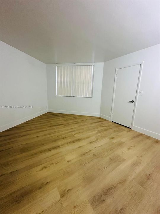 For Rent: $2,200 (2 beds, 2 baths, 890 Square Feet)