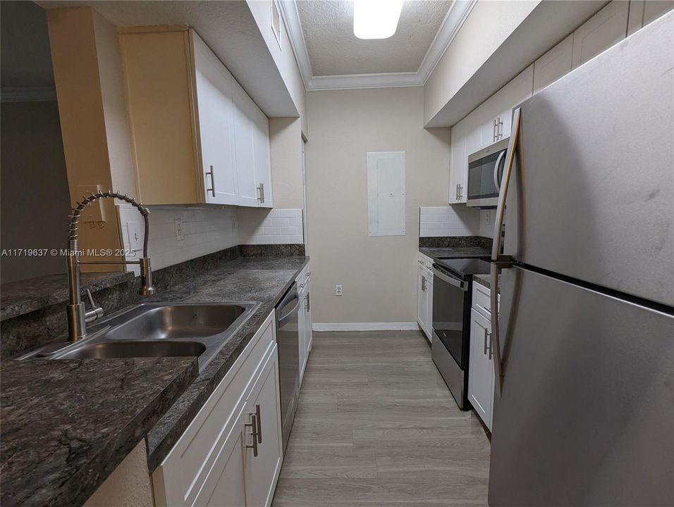 For Rent: $2,800 (3 beds, 2 baths, 1330 Square Feet)