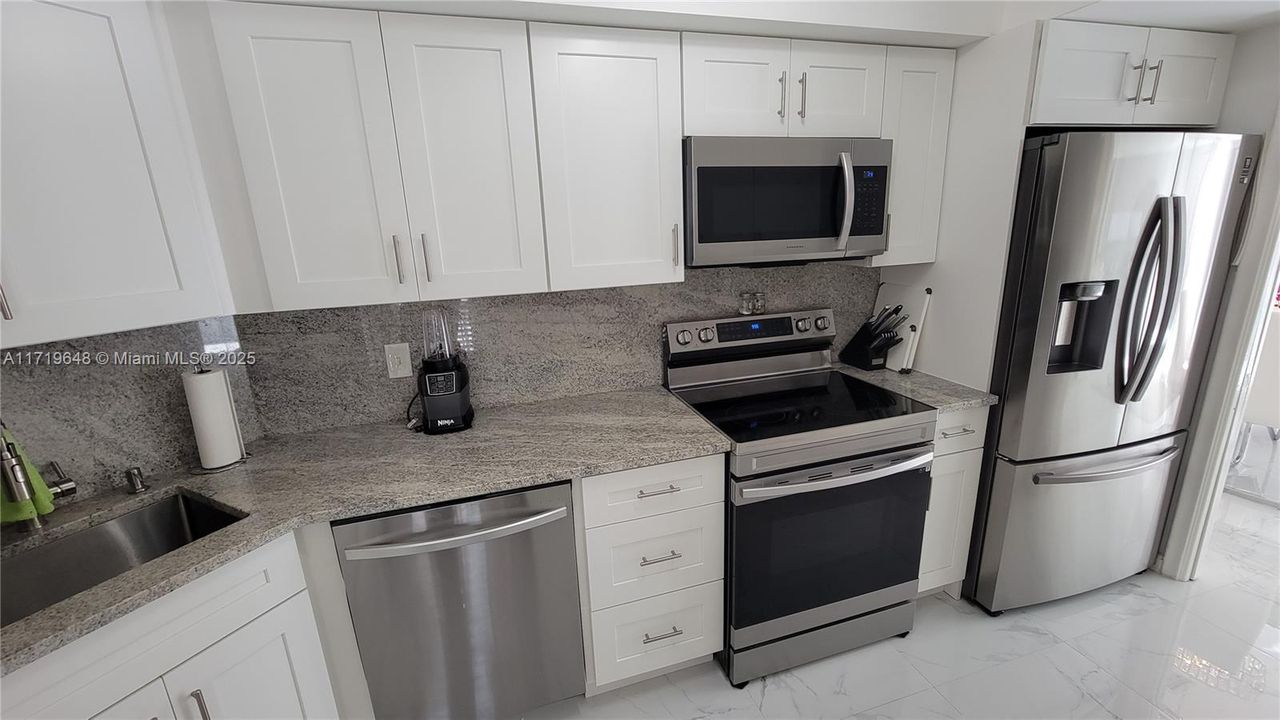 For Sale: $299,000 (2 beds, 2 baths, 1189 Square Feet)