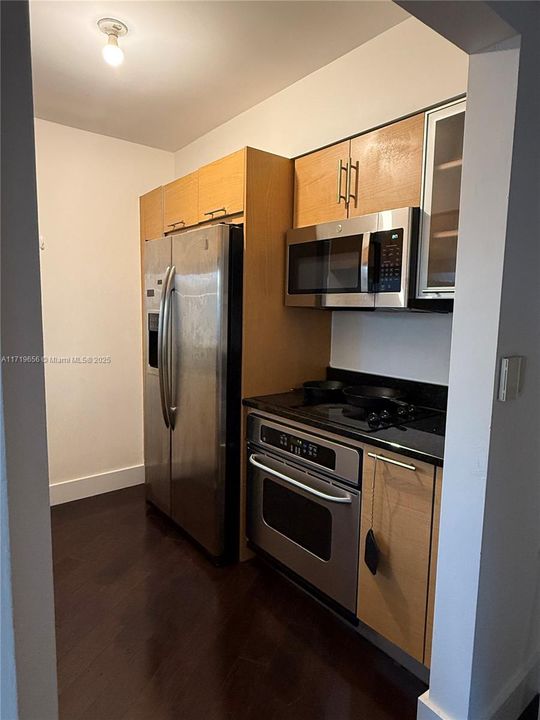 For Rent: $3,100 (1 beds, 1 baths, 775 Square Feet)