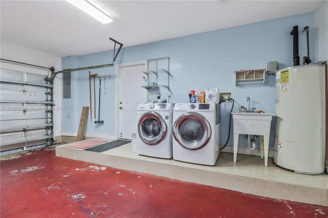 Recently Rented: $5,500 (4 beds, 3 baths, 2134 Square Feet)