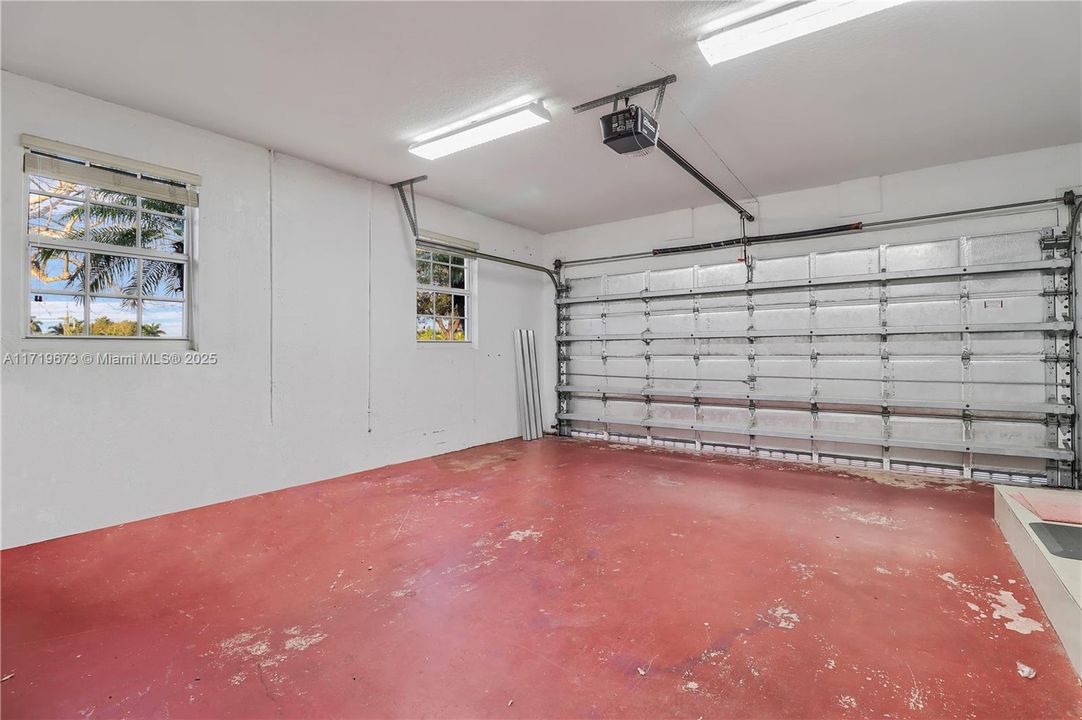 Recently Rented: $5,500 (4 beds, 3 baths, 2134 Square Feet)