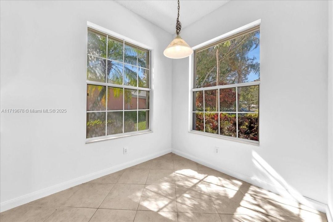 Kitchen Dining Area