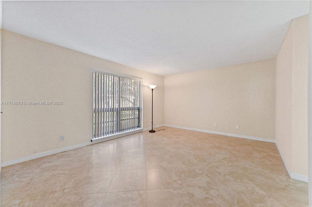 For Rent: $2,750 (2 beds, 2 baths, 1366 Square Feet)