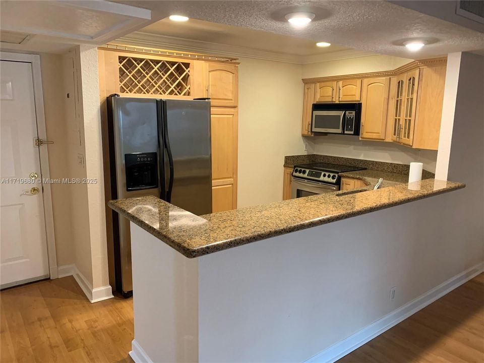 For Rent: $2,175 (1 beds, 1 baths, 660 Square Feet)