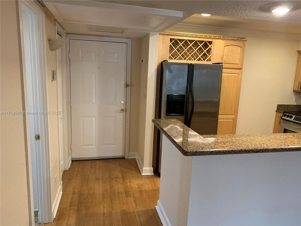 For Rent: $2,175 (1 beds, 1 baths, 660 Square Feet)