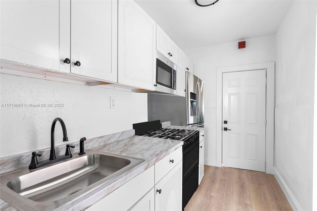 For Rent: $1,650 (1 beds, 1 baths, 8178 Square Feet)