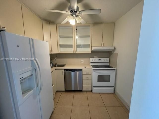 For Sale: $268,000 (1 beds, 1 baths, 913 Square Feet)