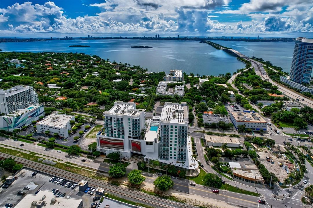 For Sale: $895,000 (2 beds, 2 baths, 1113 Square Feet)