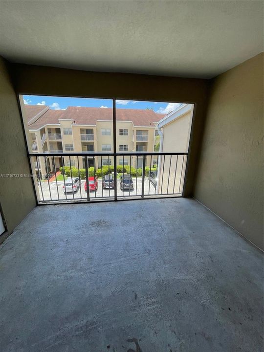 For Sale: $217,000 (1 beds, 1 baths, 693 Square Feet)