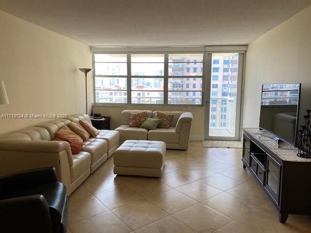 For Rent: $2,850 (2 beds, 2 baths, 1087 Square Feet)