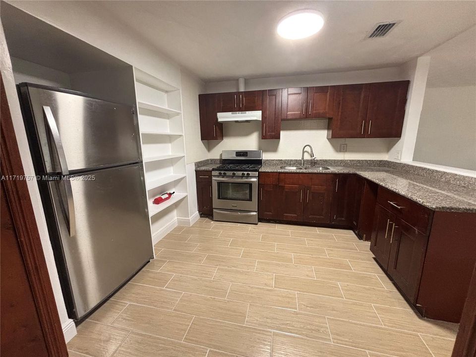 For Rent: $3,100 (3 beds, 2 baths, 1283 Square Feet)