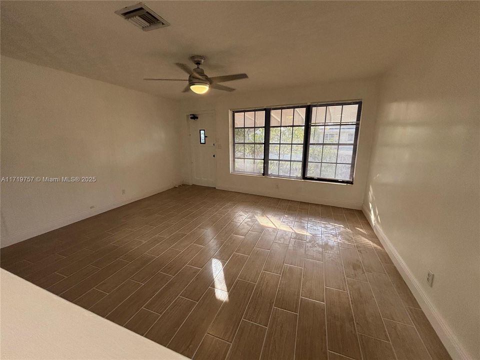 For Rent: $3,100 (3 beds, 2 baths, 1283 Square Feet)