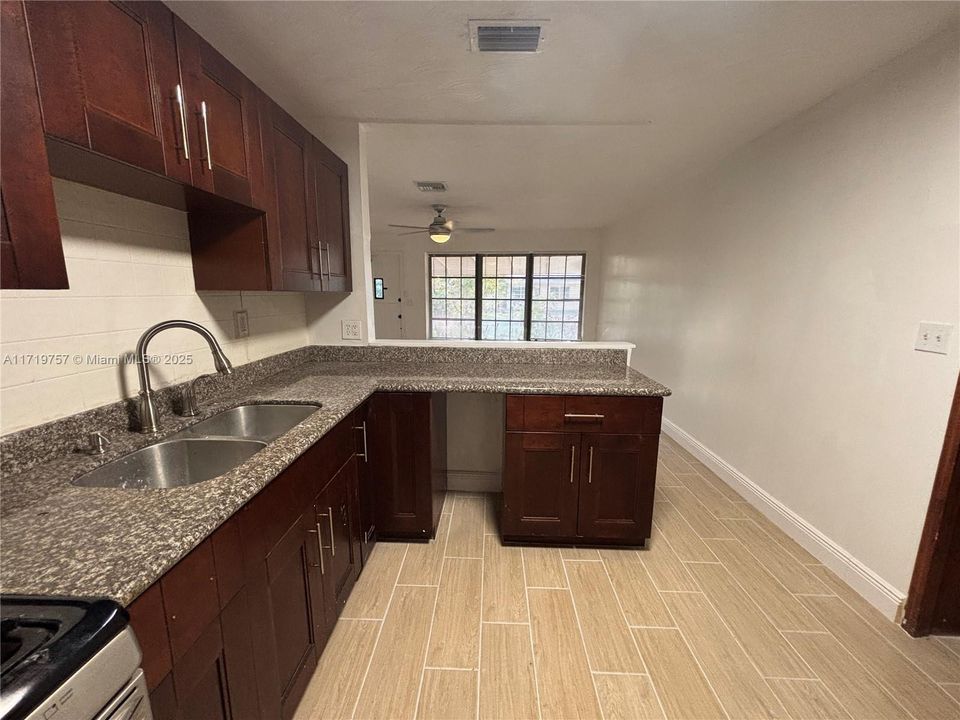 For Rent: $3,100 (3 beds, 2 baths, 1283 Square Feet)