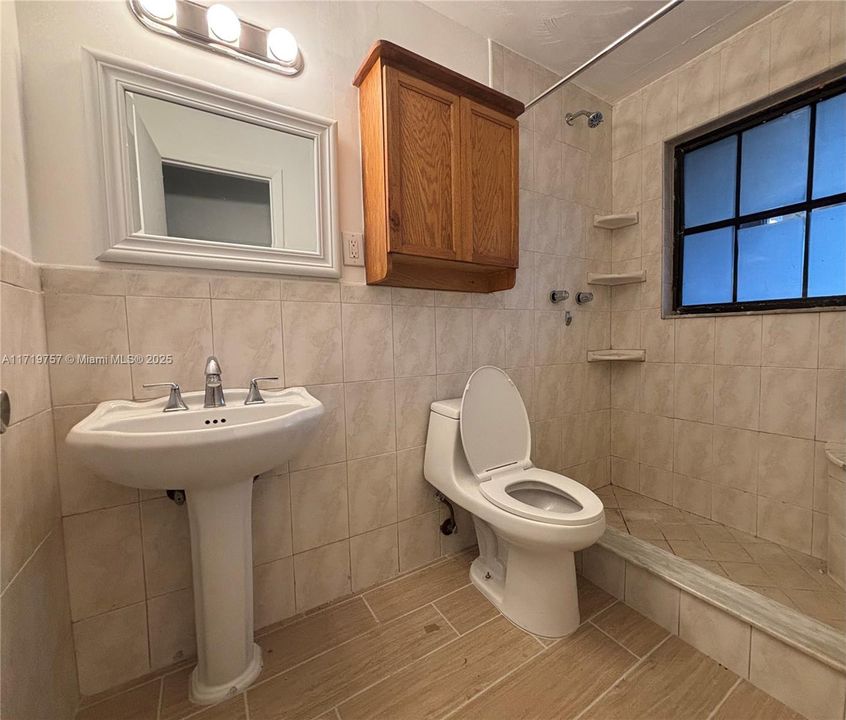 For Rent: $3,100 (3 beds, 2 baths, 1283 Square Feet)