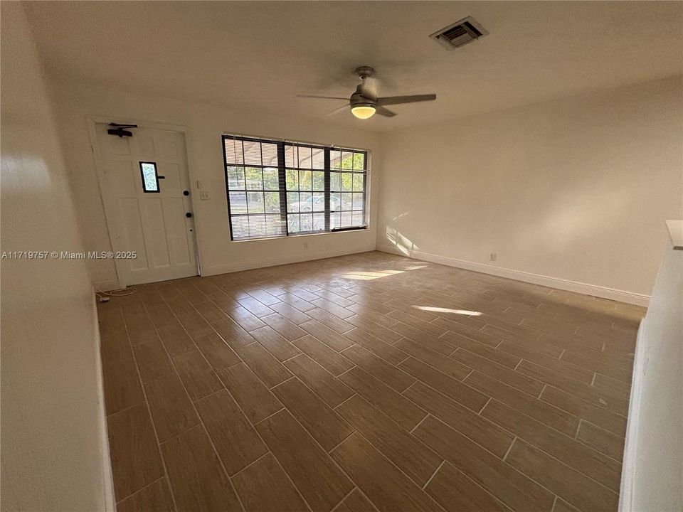 For Rent: $3,100 (3 beds, 2 baths, 1283 Square Feet)