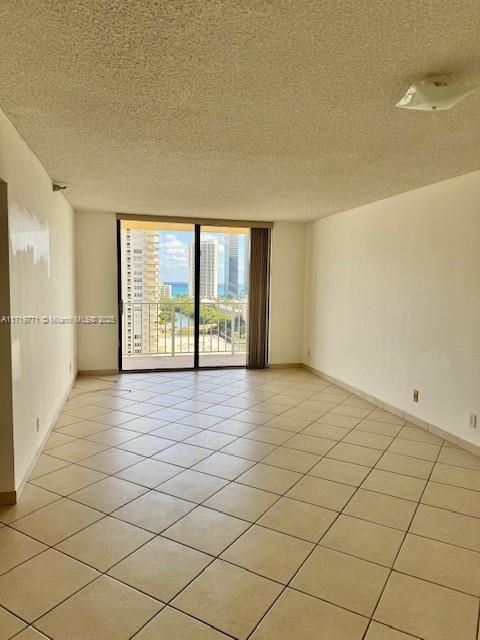 For Sale: $355,000 (1 beds, 1 baths, 896 Square Feet)