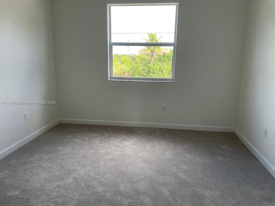 For Rent: $3,200 (3 beds, 2 baths, 1914 Square Feet)