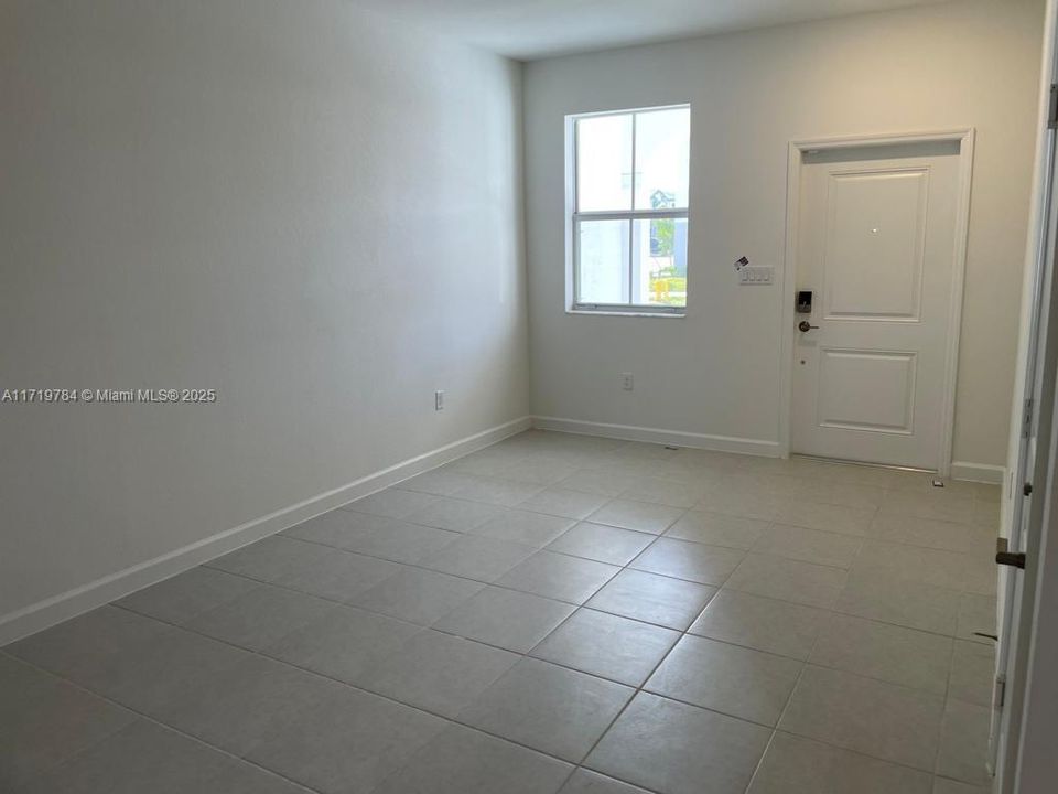 For Rent: $3,200 (3 beds, 2 baths, 1914 Square Feet)