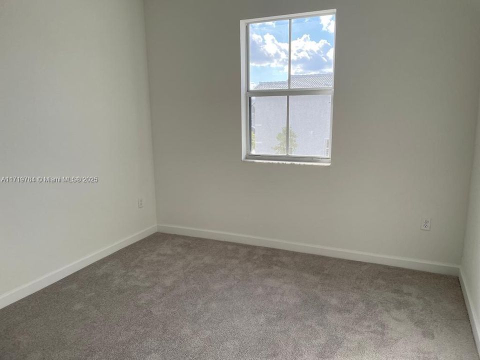 For Rent: $3,200 (3 beds, 2 baths, 1914 Square Feet)