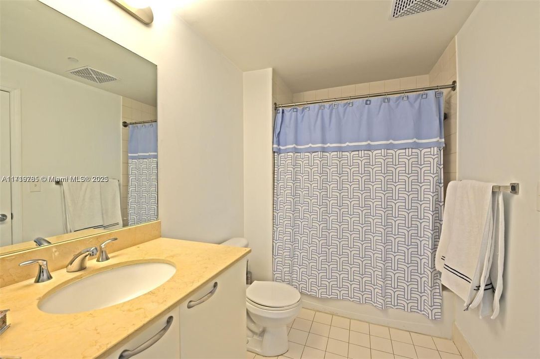 Recently Rented: $4,400 (2 beds, 2 baths, 1188 Square Feet)