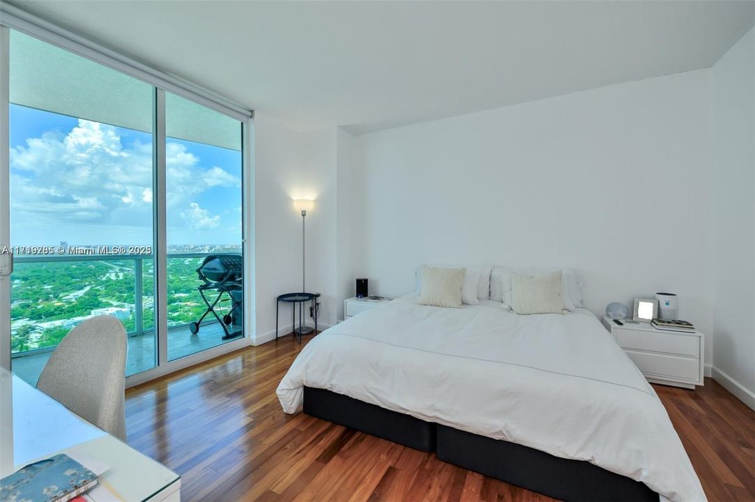 Recently Rented: $4,400 (2 beds, 2 baths, 1188 Square Feet)